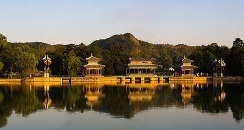 这款独立恐怖游戏挑衅玩家：2小时内通关就退款